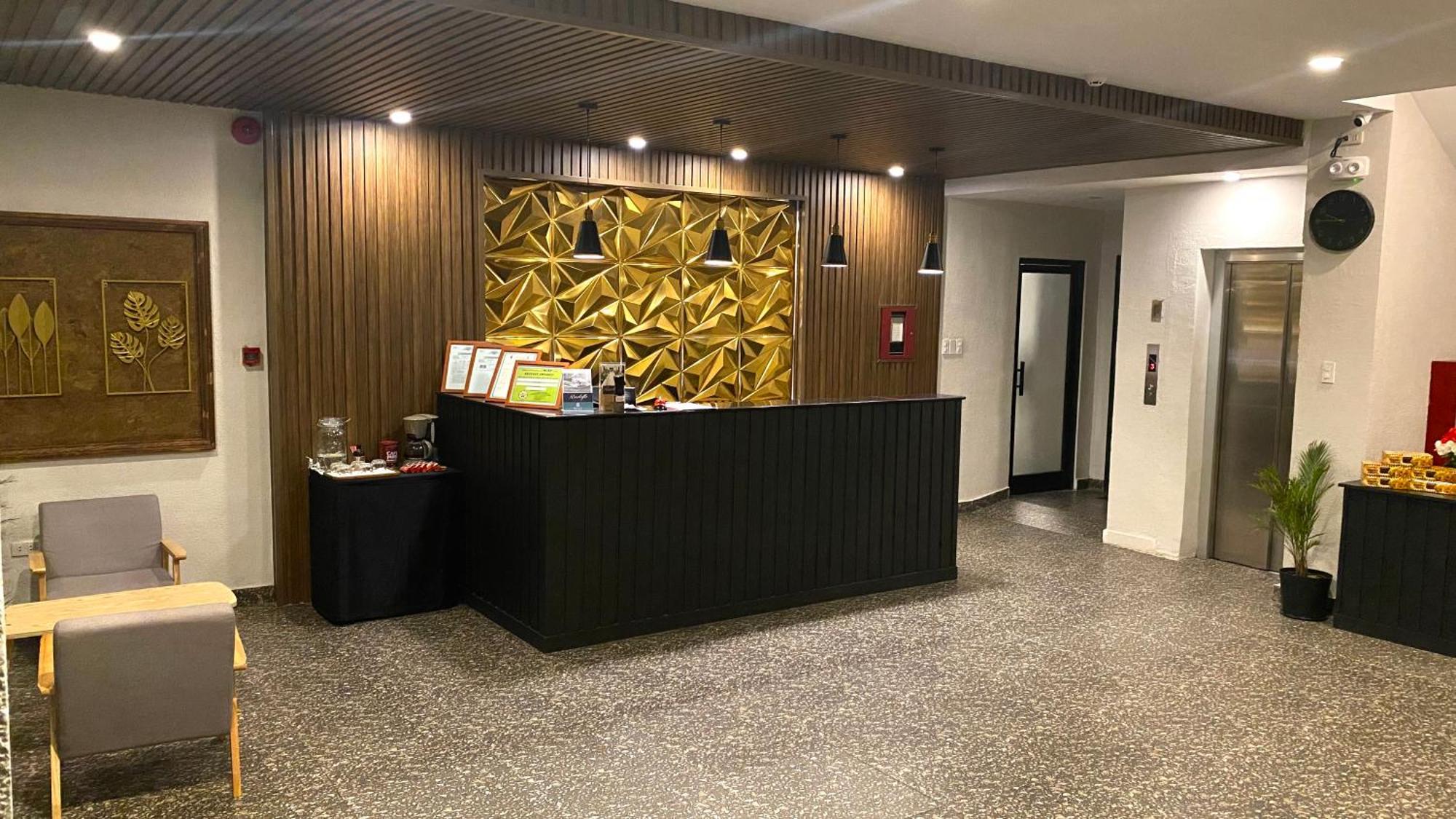 רוקסס סיטי Rudolfo Suites מראה חיצוני תמונה