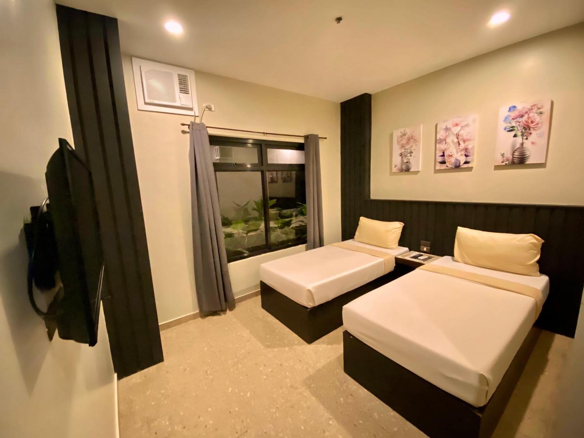 רוקסס סיטי Rudolfo Suites מראה חיצוני תמונה