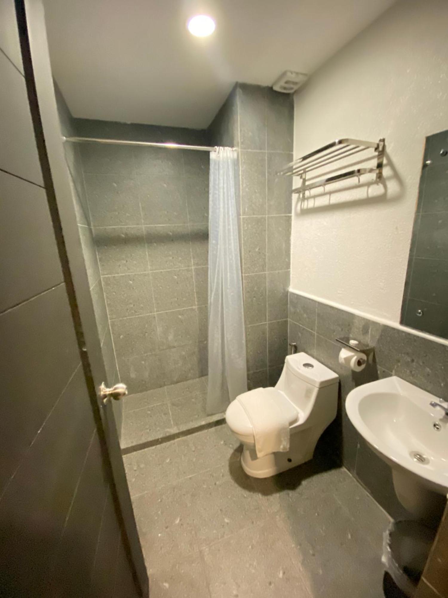רוקסס סיטי Rudolfo Suites מראה חיצוני תמונה